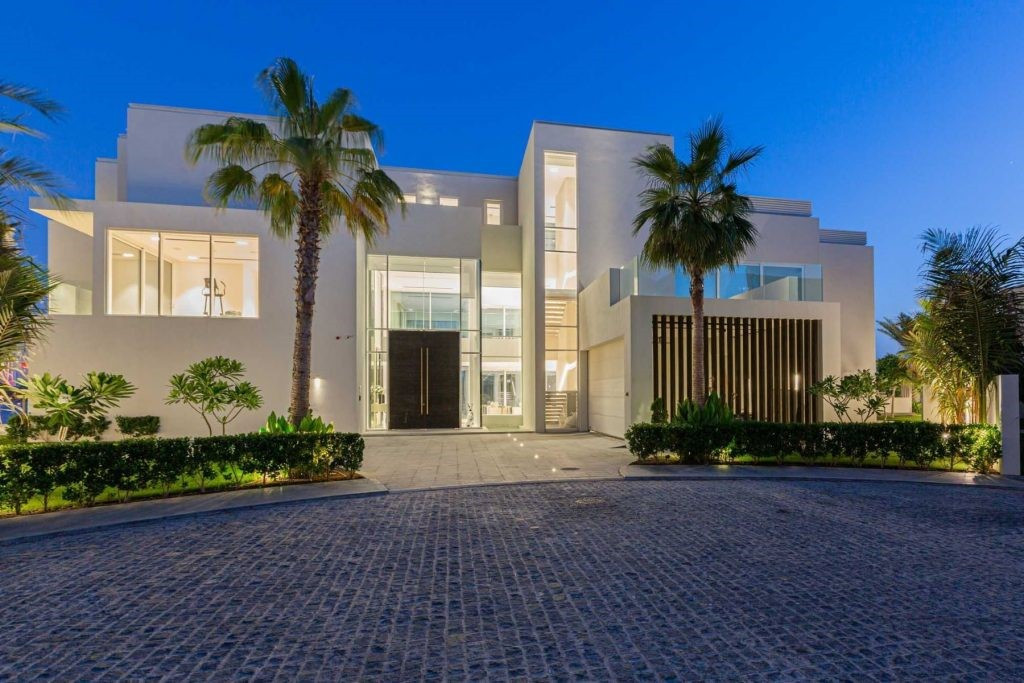 Dubai, United Arab Emirates | Julia van de Burgt, Luxhabitat Sotheby’s International Realty